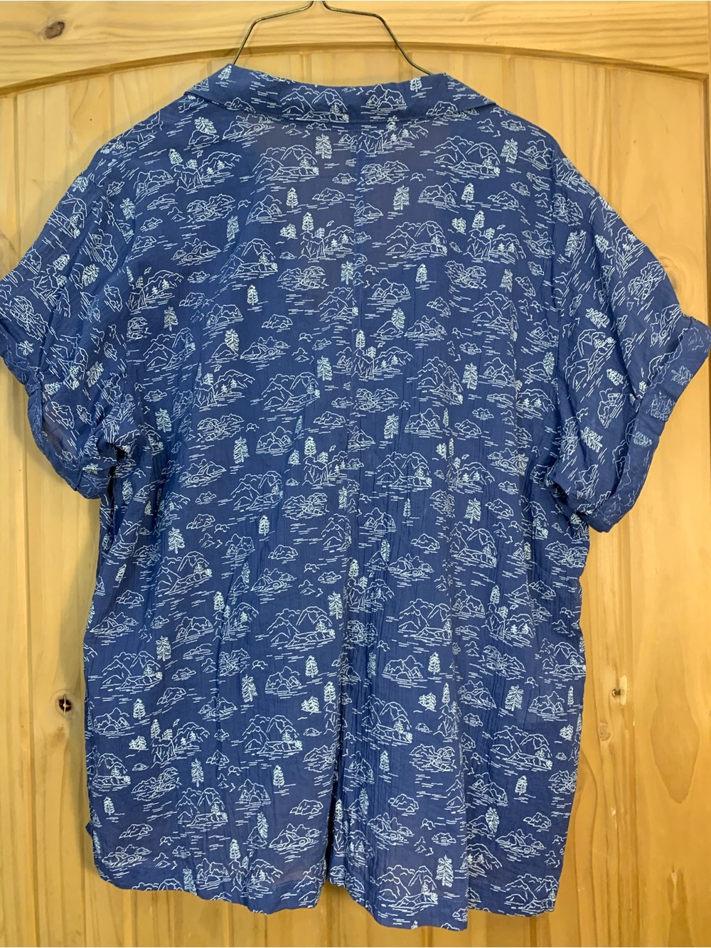 Women’s Eddie Bauer Blue Short-Sleeve Packable Camp Shirt with printed scenes - Picture 3 of 11